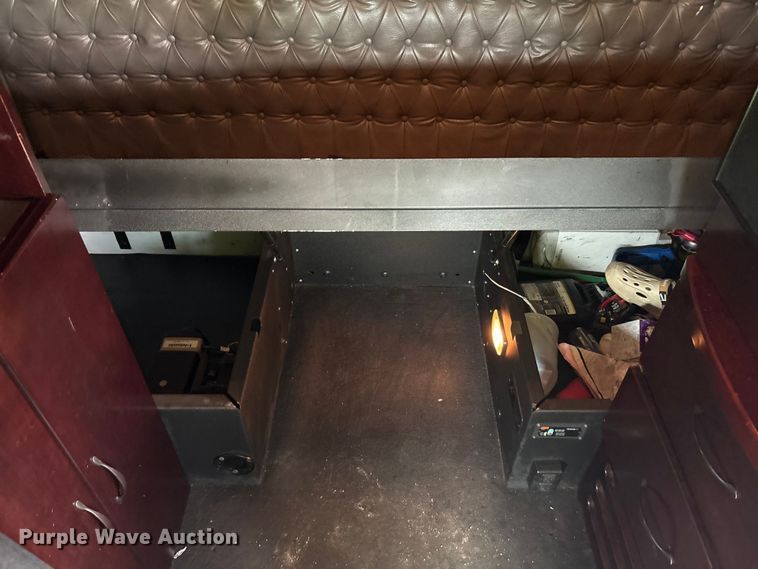 image for item YA0692 2019 Western Star  5700 semi truck