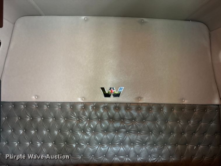 image for item YA0692 2019 Western Star  5700 semi truck