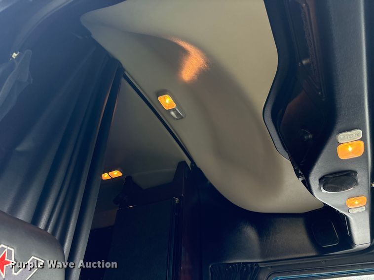 image for item YA0692 2019 Western Star  5700 semi truck