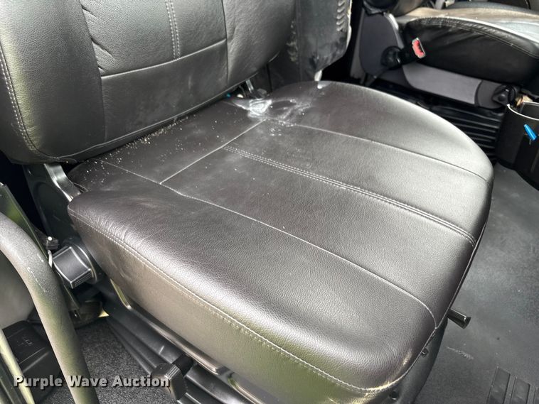 image for item YA0692 2019 Western Star  5700 semi truck