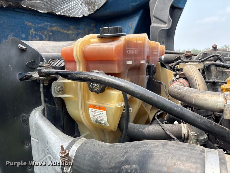 image for item YA0692 2019 Western Star  5700 semi truck