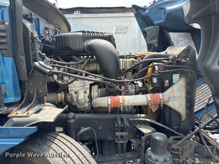 image for item YA0692 2019 Western Star  5700 semi truck