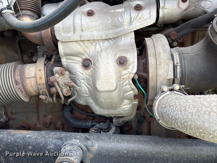 image for item YA0692 2019 Western Star  5700 semi truck