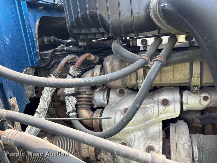 image for item YA0692 2019 Western Star  5700 semi truck