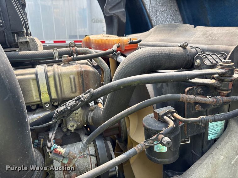 image for item YA0692 2019 Western Star  5700 semi truck