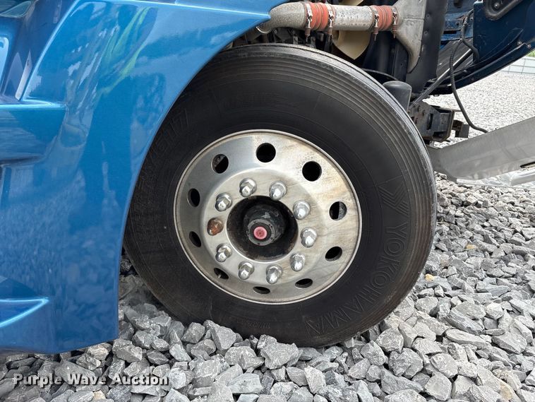 image for item YA0692 2019 Western Star  5700 semi truck