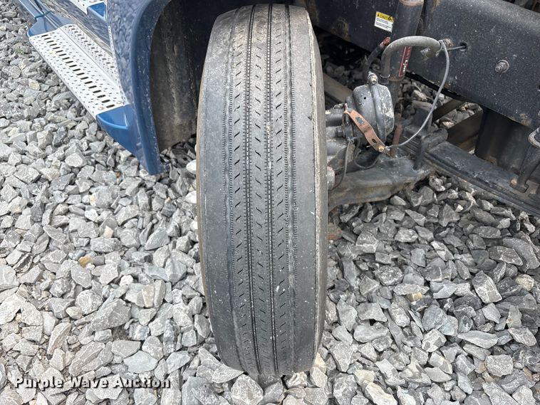 image for item YA0692 2019 Western Star  5700 semi truck