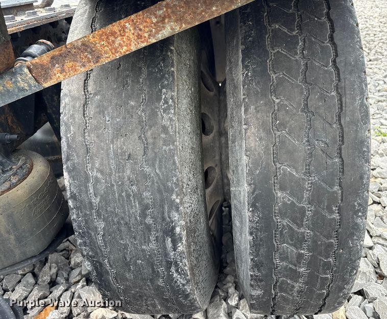 image for item YA0692 2019 Western Star  5700 semi truck