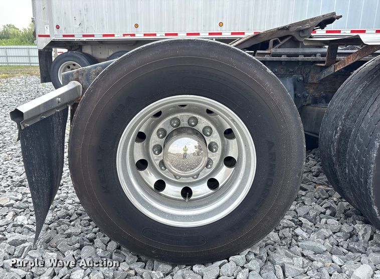 image for item YA0692 2019 Western Star  5700 semi truck