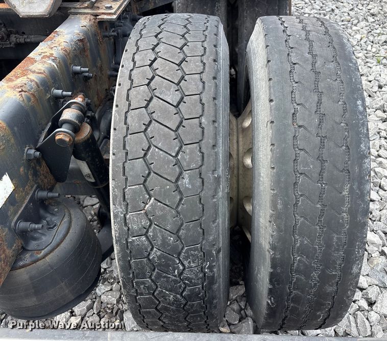 image for item YA0692 2019 Western Star  5700 semi truck