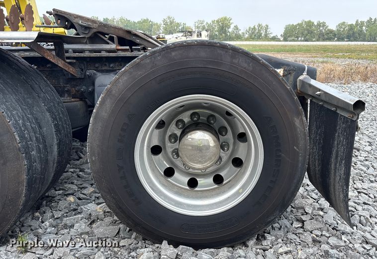 image for item YA0692 2019 Western Star  5700 semi truck