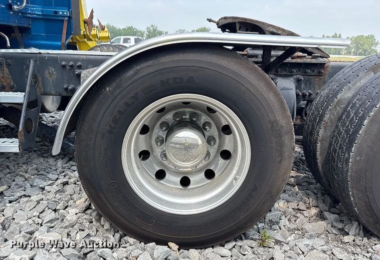 image for item YA0692 2019 Western Star  5700 semi truck