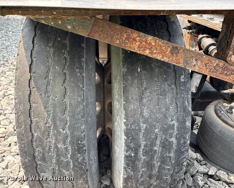 image for item YA0692 2019 Western Star  5700 semi truck