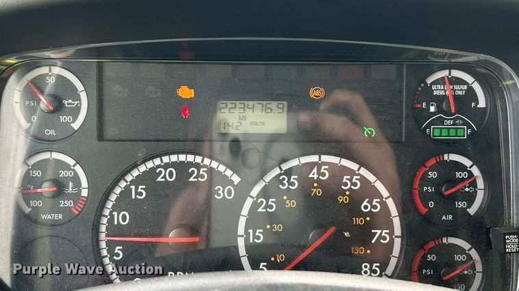 image for item YA0693 2014 Freightliner  Business class M2 box truck