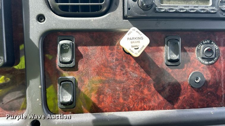 image for item YA0693 2014 Freightliner  Business class M2 box truck