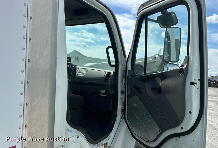 image for item YA0693 2014 Freightliner  Business class M2 box truck