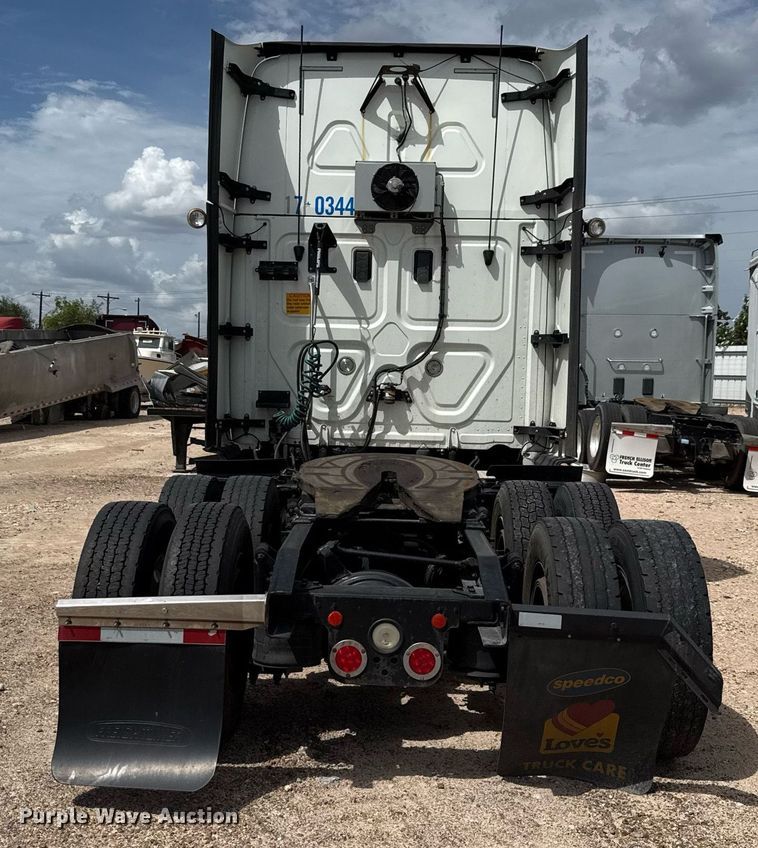 image for item YA0694 2017 Freightliner Cascadia semi truck