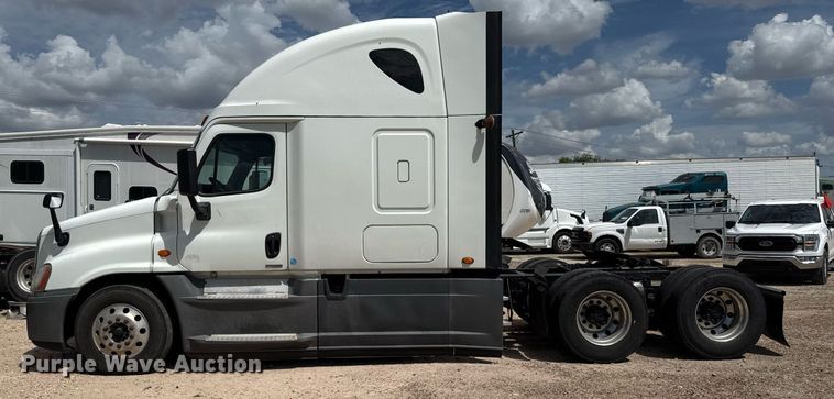 image for item YA0694 2017 Freightliner Cascadia semi truck