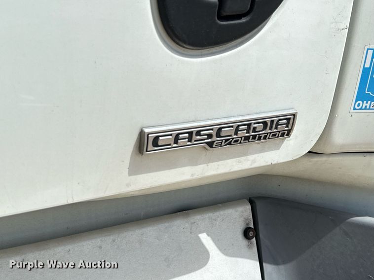 image for item YA0694 2017 Freightliner Cascadia semi truck