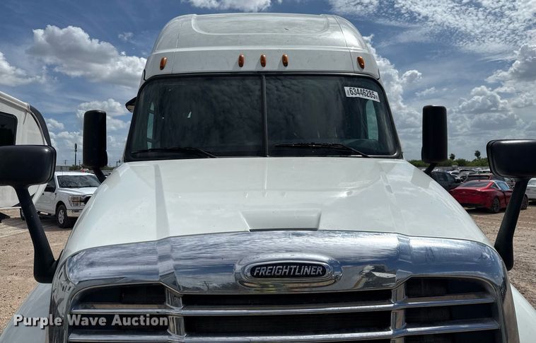 image for item YA0694 2017 Freightliner Cascadia semi truck