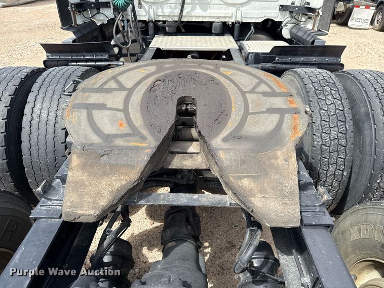 image for item YA0694 2017 Freightliner Cascadia semi truck