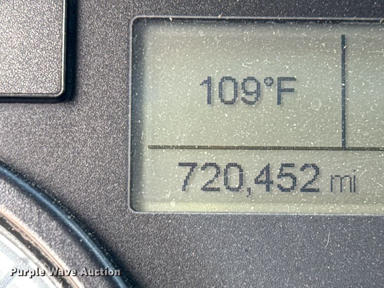 image for item YA0694 2017 Freightliner Cascadia semi truck