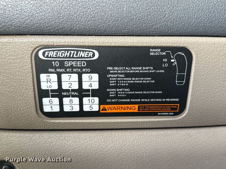 image for item YA0694 2017 Freightliner Cascadia semi truck