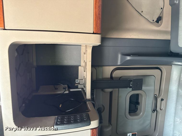 image for item YA0694 2017 Freightliner Cascadia semi truck