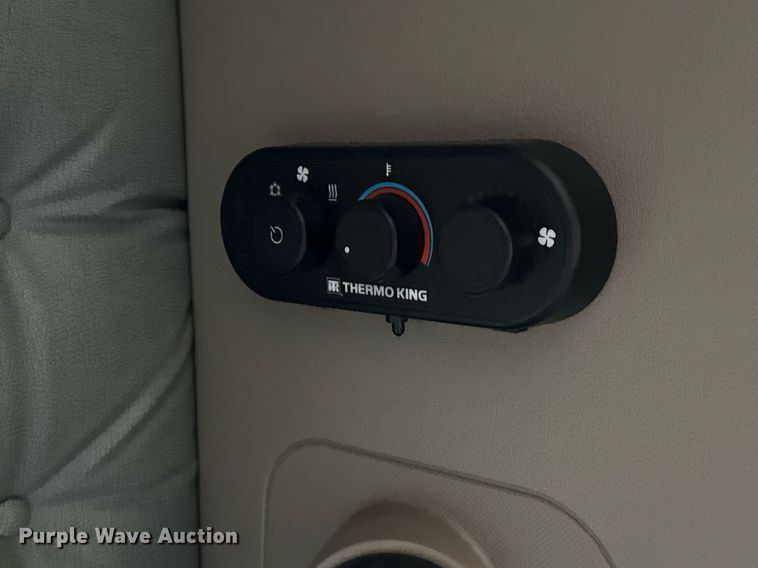 image for item YA0694 2017 Freightliner Cascadia semi truck