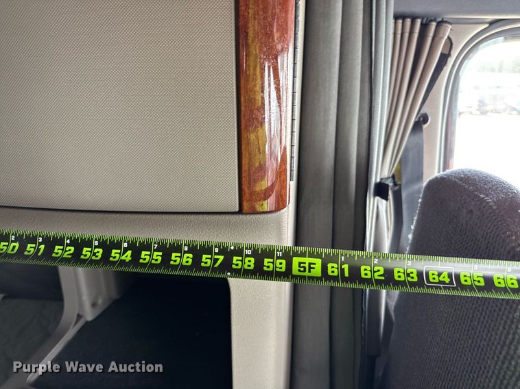 image for item YA0694 2017 Freightliner Cascadia semi truck