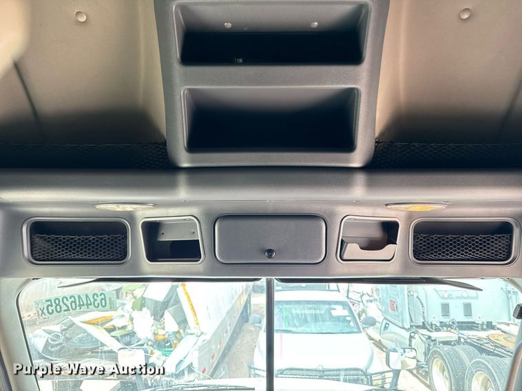 image for item YA0694 2017 Freightliner Cascadia semi truck