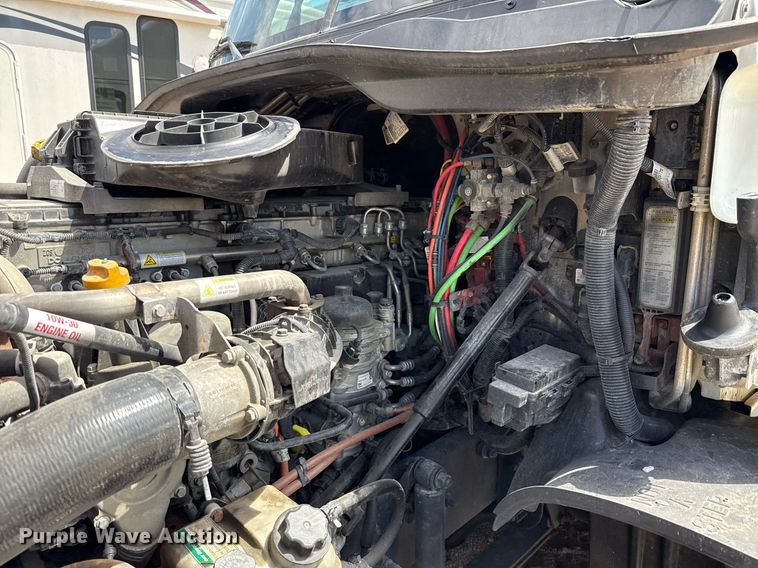 image for item YA0694 2017 Freightliner Cascadia semi truck