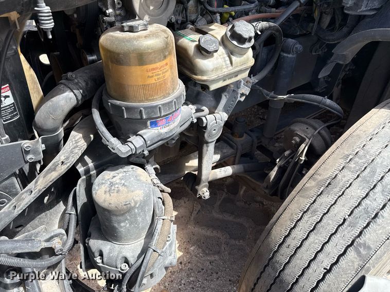 image for item YA0694 2017 Freightliner Cascadia semi truck