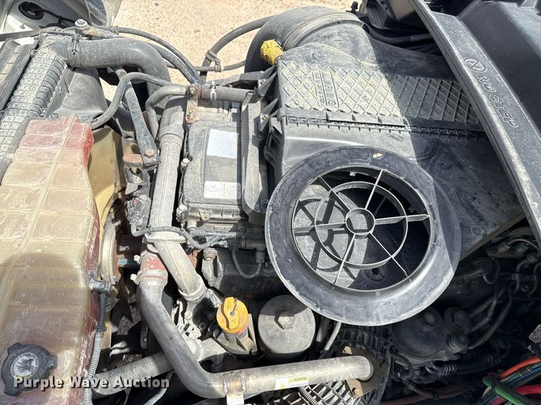 image for item YA0694 2017 Freightliner Cascadia semi truck