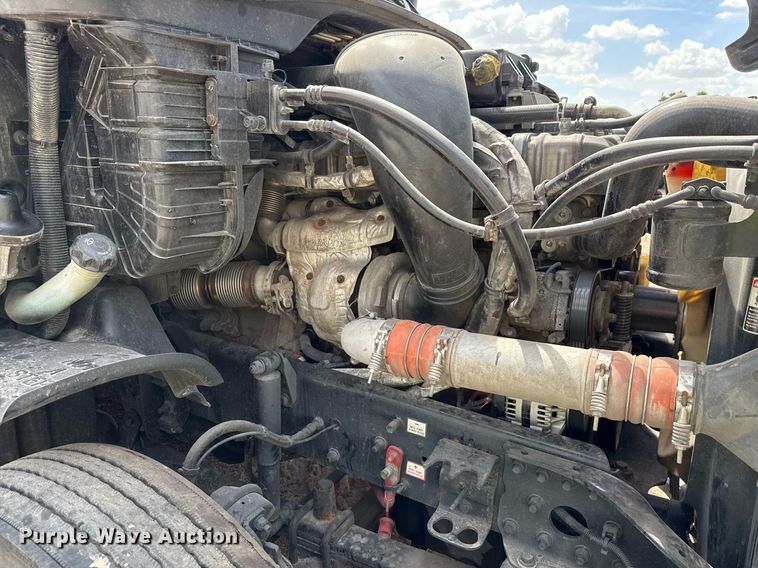 image for item YA0694 2017 Freightliner Cascadia semi truck