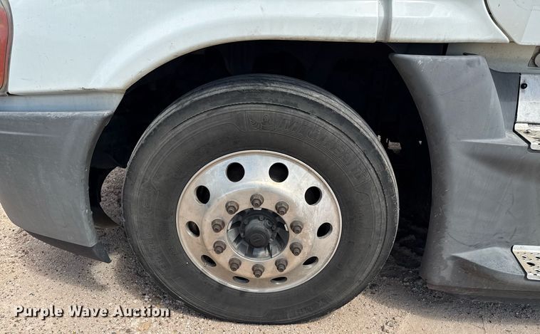 image for item YA0694 2017 Freightliner Cascadia semi truck