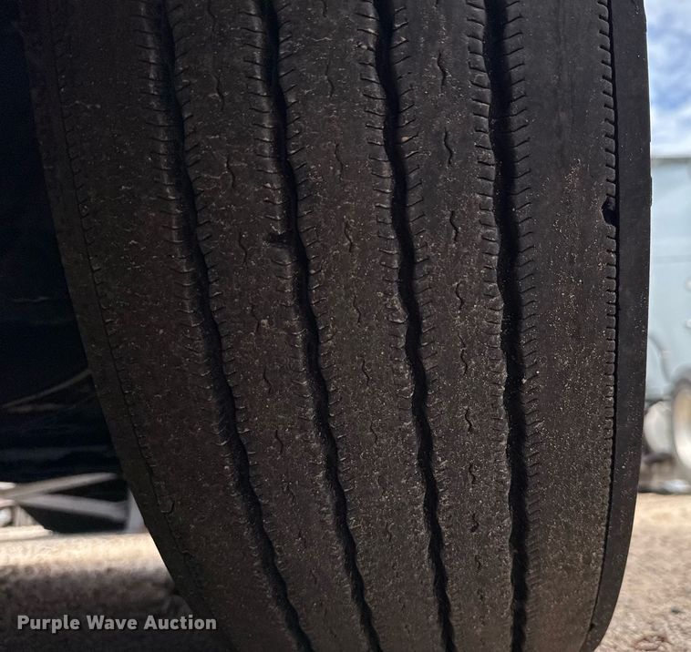 image for item YA0694 2017 Freightliner Cascadia semi truck