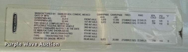 image for item YA0694 2017 Freightliner Cascadia semi truck