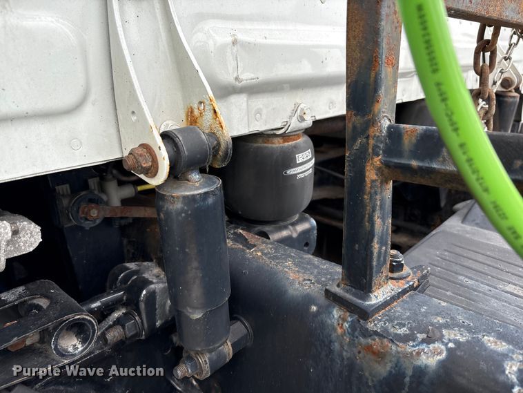 image for item YA0699 2019 Freightliner Cascadia semi truck