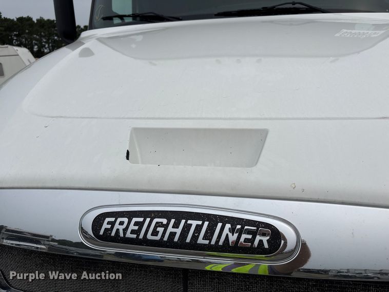 image for item YA0699 2019 Freightliner Cascadia semi truck