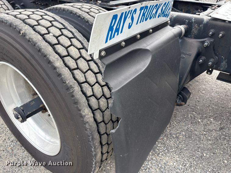 image for item YA0699 2019 Freightliner Cascadia semi truck