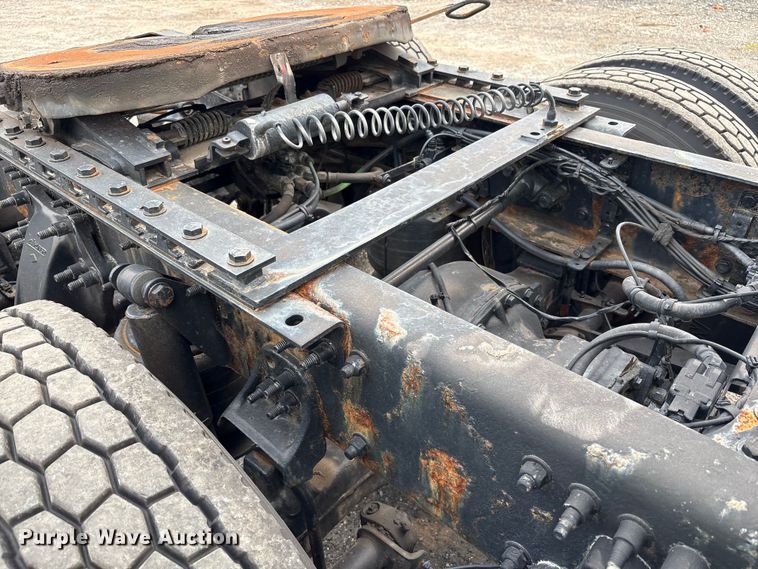 image for item YA0699 2019 Freightliner Cascadia semi truck