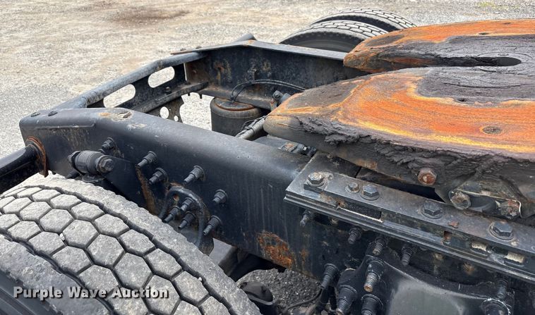 image for item YA0699 2019 Freightliner Cascadia semi truck