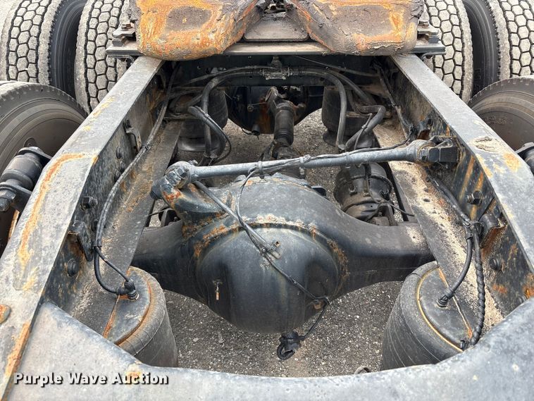 image for item YA0699 2019 Freightliner Cascadia semi truck