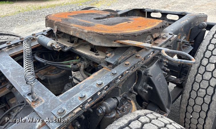 image for item YA0699 2019 Freightliner Cascadia semi truck