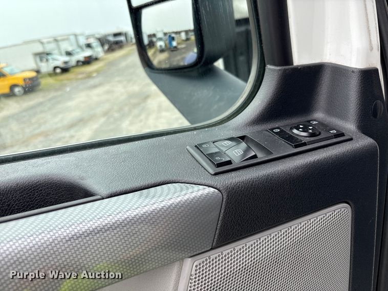 image for item YA0699 2019 Freightliner Cascadia semi truck