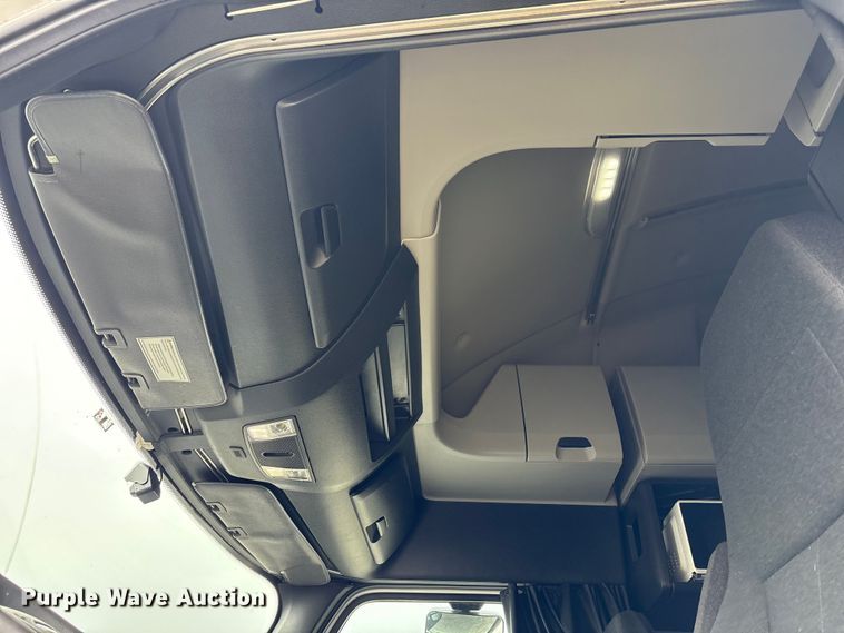 image for item YA0699 2019 Freightliner Cascadia semi truck