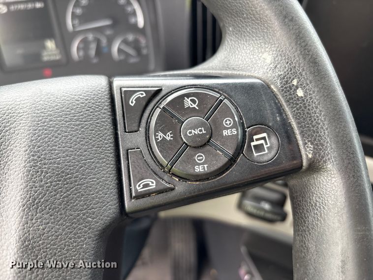 image for item YA0699 2019 Freightliner Cascadia semi truck