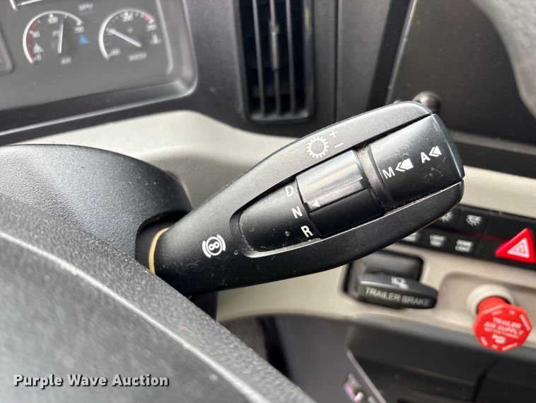 image for item YA0699 2019 Freightliner Cascadia semi truck