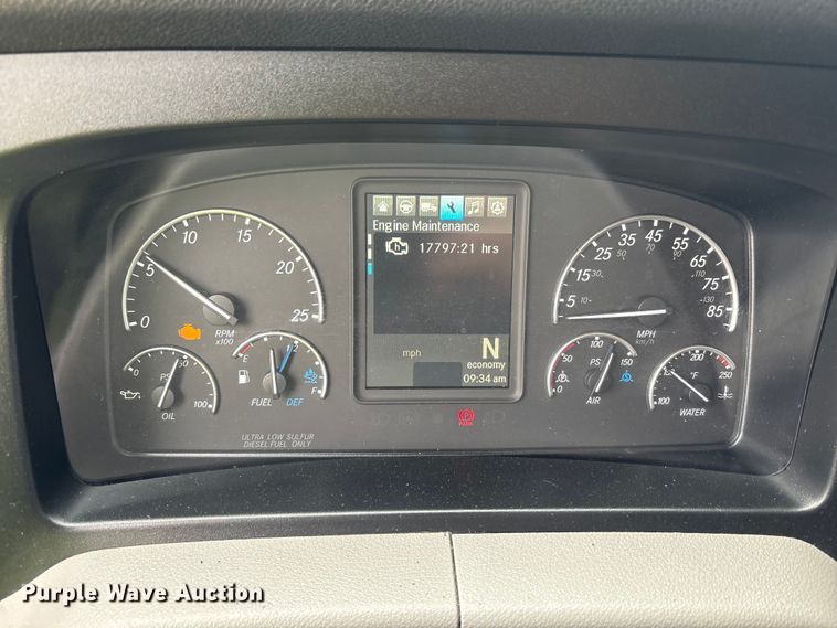 image for item YA0699 2019 Freightliner Cascadia semi truck